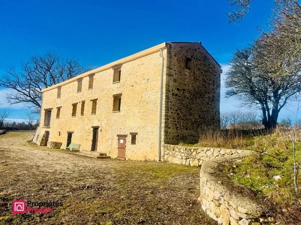 Maison de charme alliant authenticité et modernité en Haute-Provence