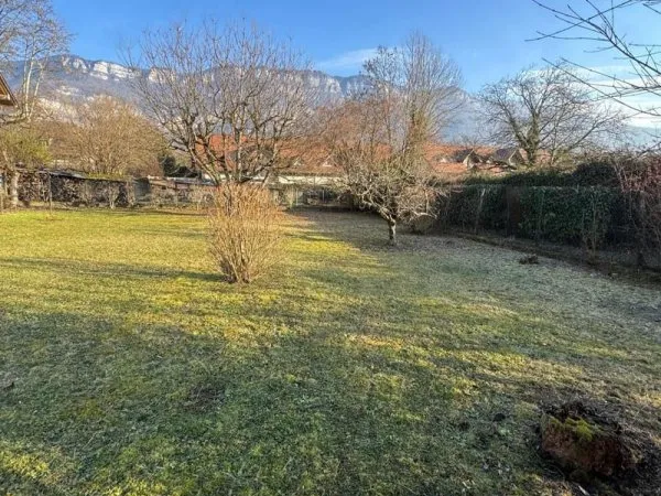 Terrain plat evironnement calme