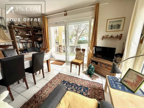 Appartement T2 à vendre à Saintes rive gauche, ascenceur, ca