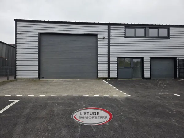 SAINTE PAZANNE : Local professionnel avec atelier-stockage e