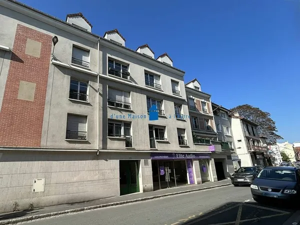 HOUILLES- CENTRE VILLE - 3 pièces avec balcons