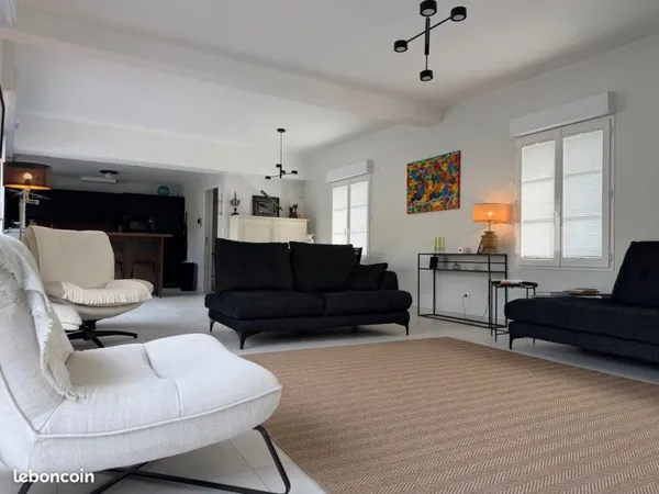 Maison de plain de 165m² situé à1.8km du marché