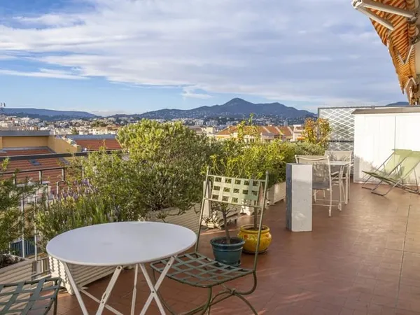 Port de Nice, dernier étage, vente appartement 3 pièces terrasse
