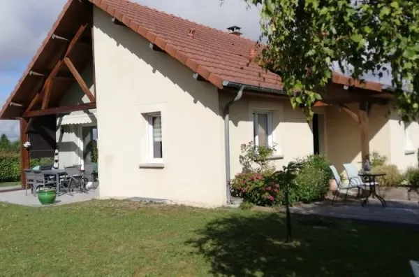 Maison plain-pied sur sous-sol. Blacy 51300