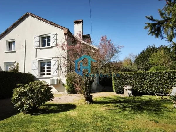 Maison de charme au coeur de Saint-Lys avec jardin