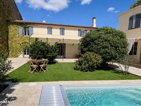 Ensemble immobilier rénové - 2 maisons - Piscine - Plein Sud - Salon-de-Provence