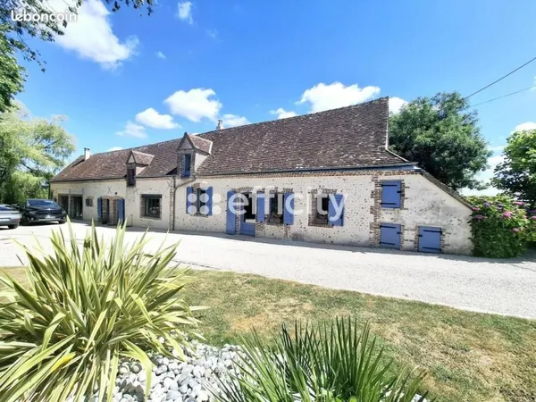 Maison 8 pièces 335 m²