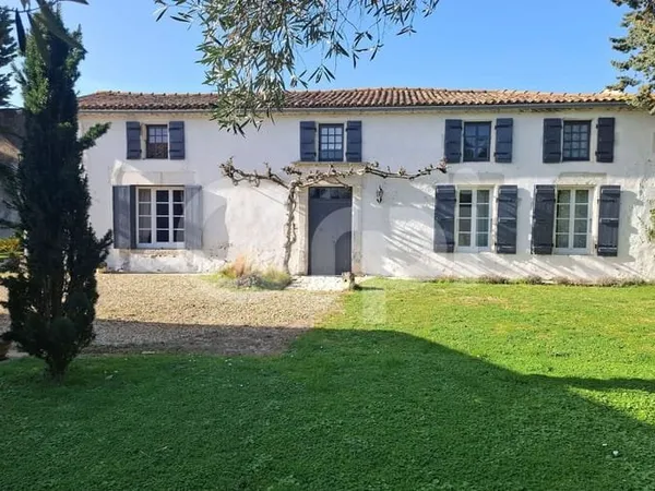 Maison 7 pièces 225 m²