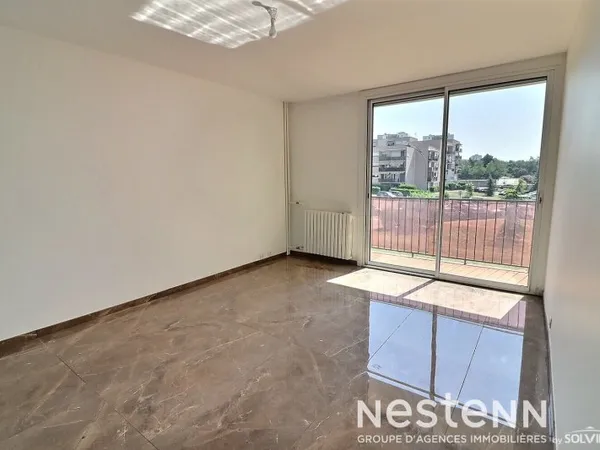 Appartement Saint Priest 4 pièces 81m2, 1er étage, 3 chambres, balcon, cave, stationnement