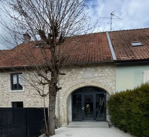 Maison d'exception avec arche - 3 chambres - Jardin - Volumes cathédrale - Climatisation