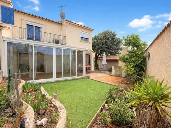 Maison avec jardin dans le centre ville de La Crau