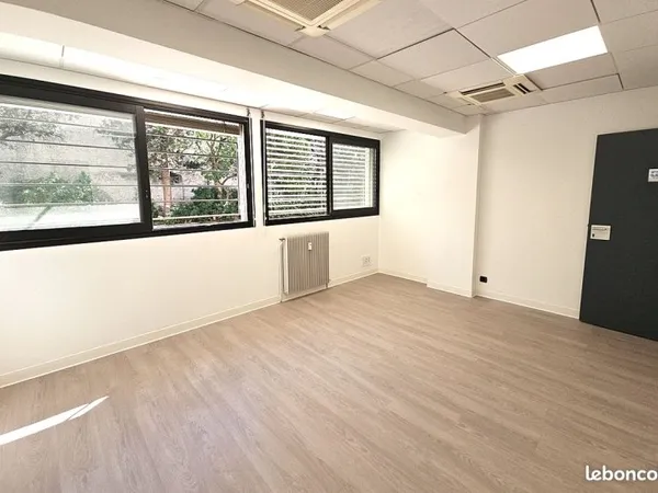 À louer : Bureaux indépendants au sein d'un espace professionnel convivial à Nîmes ou ensemble de 12