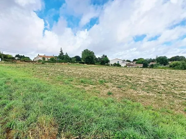 Terrain constructible 608 m²