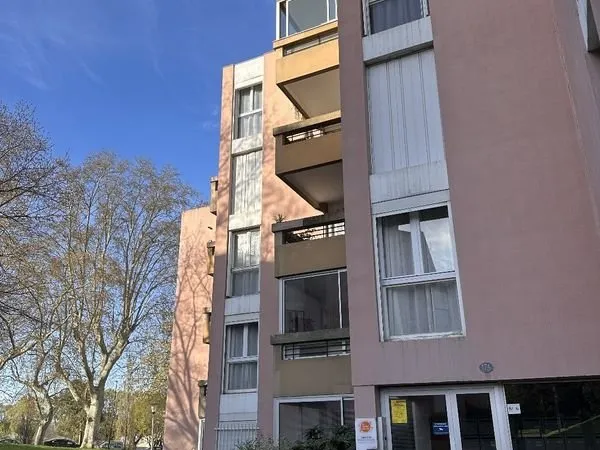 Parking/box 1 pièce 13 m²