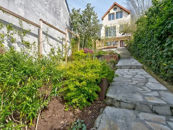 94230 - CACHAN - MAISON FAMILIALE AVEC JARDIN PAYSAGÉ