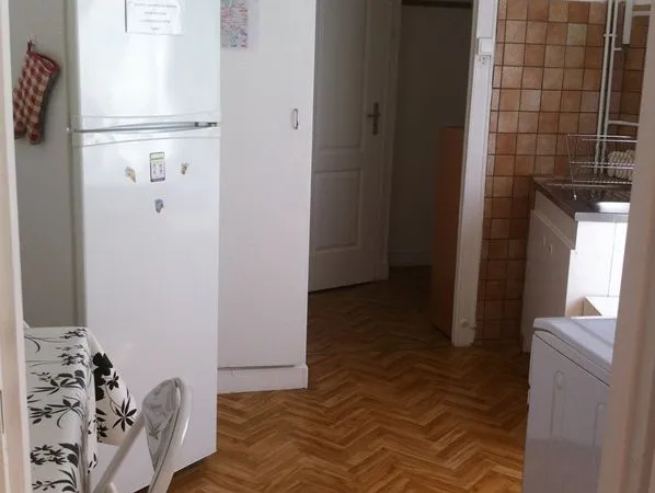 Appartement 2 chambres près du métro Saxe Gambetta 800 Charges comprises