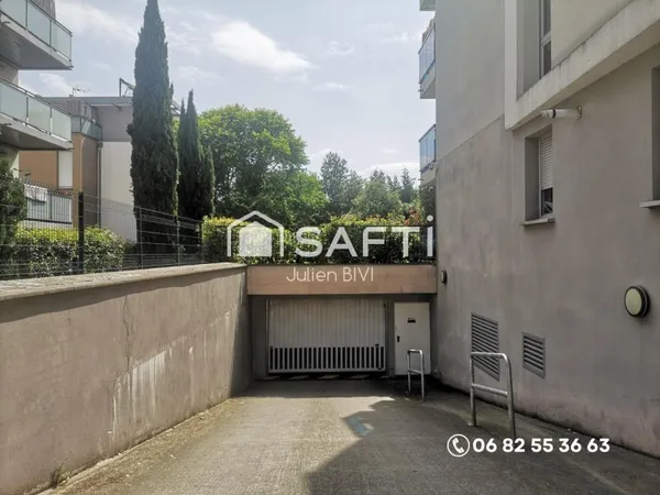 Place de parking dans un sous-sol sécurisé