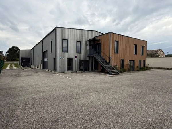 Local d'activité 1580 m²