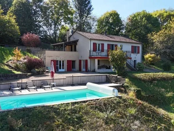 Belle maison avec piscine et gîte