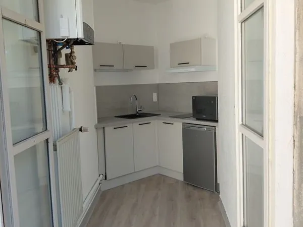 T2 rénové centre ville 44m2 cuisine équipée