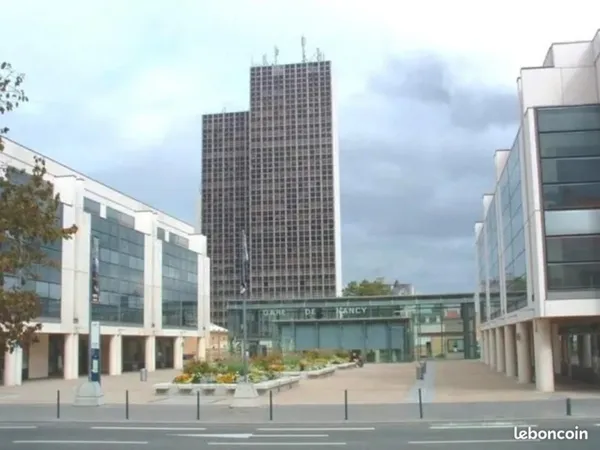 Bureau 3 668 m²