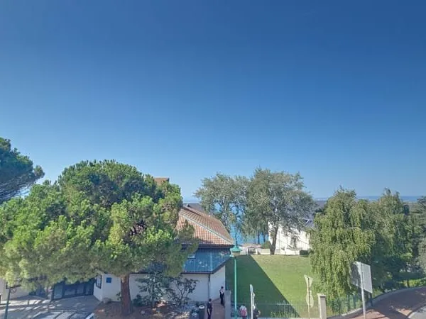 Appartement T4 lumineux avec balcons et stationnement privé