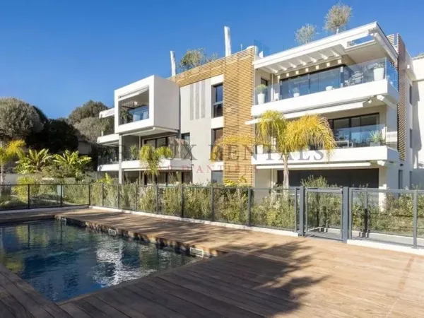 Rez-de-jardin contemporain avec jardin privatif et résidence de