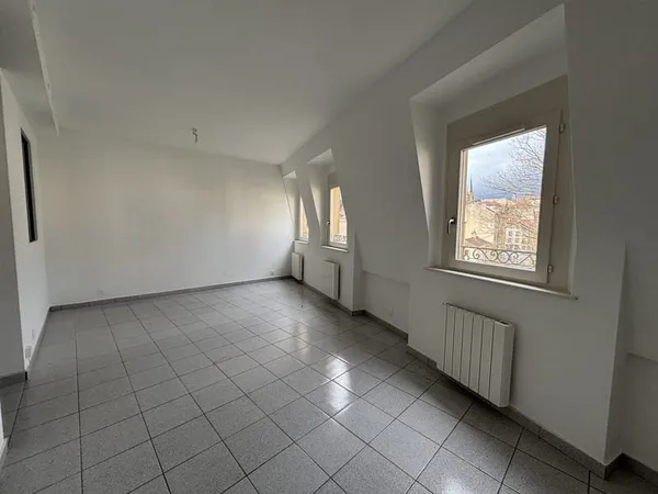 APPARTEMENT T3 REFAIT A NEUF