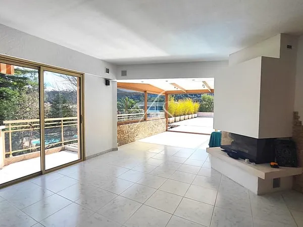 Superbe appartement toit terrasse Mandelieu