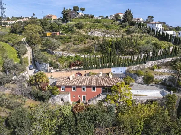 Nice Ouest , villa 241m2 ,terrain de 11649 m2 dont 7083 con