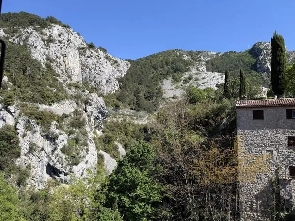 PEILLE : 2 pièces, vue dégagée