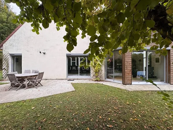 Magnifique maison, jardin boisé couleurs et écureuils à10' gare de Villenes-sur-Seine