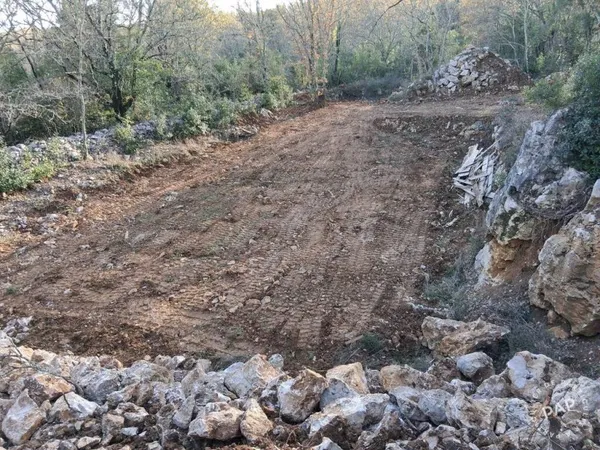 Terrain 2700 m²