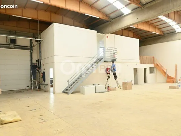 Local d'activité 440 m²