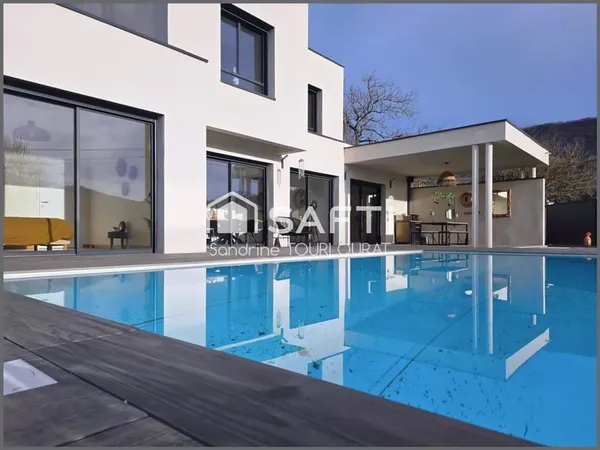Maison 5 chambres, jardin et piscine