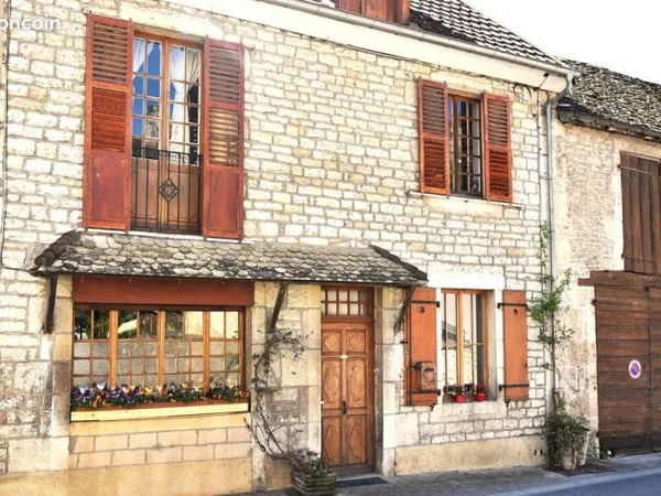 Maison de ville au bord de la Loue