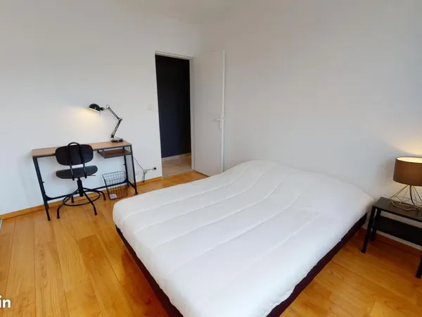 Chambre 7 pièces 106 m²