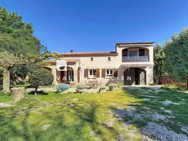Maison familiale avec piscine à St Rémy De Provence