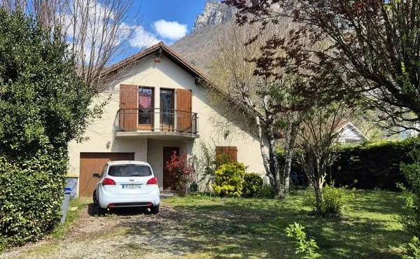 Belle villa individuelle et contemporaine.