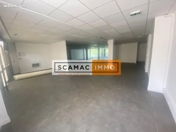 Local d'activité 261 m²