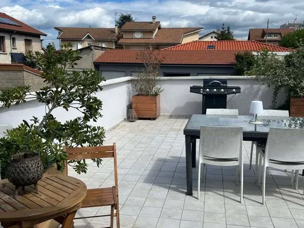 À louer meublé 55m2 terrasse et garage