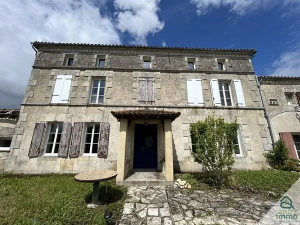 Maison 10 pièces 245 m²