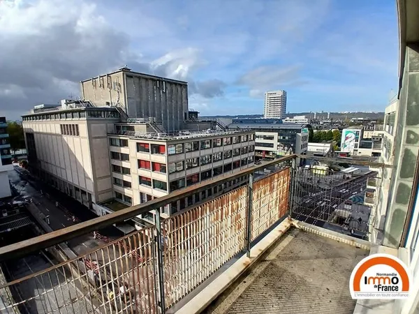 T3 avec balcon, vue dégagée et parking