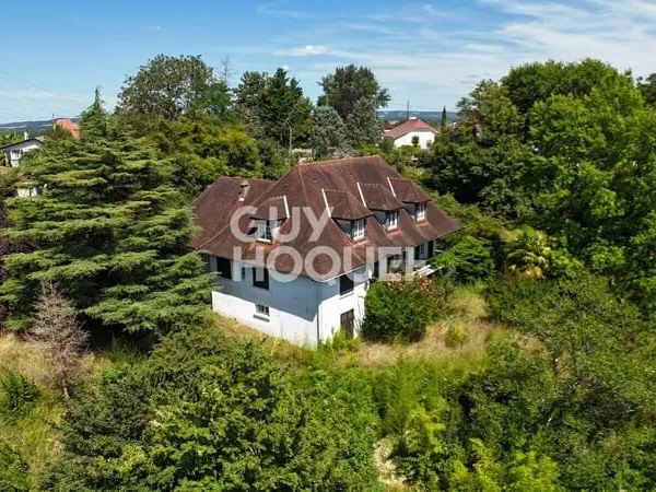 Maison spacieuse à vendre à Lagor - 6 chambres et grand terrain