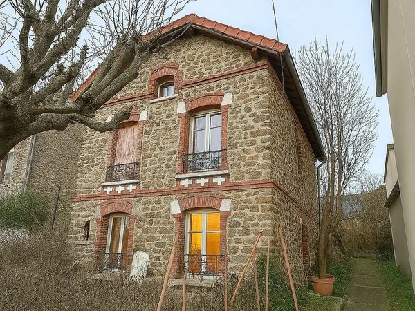 MAISON ANCIENNE EN PIERRE DE MEULIERE
