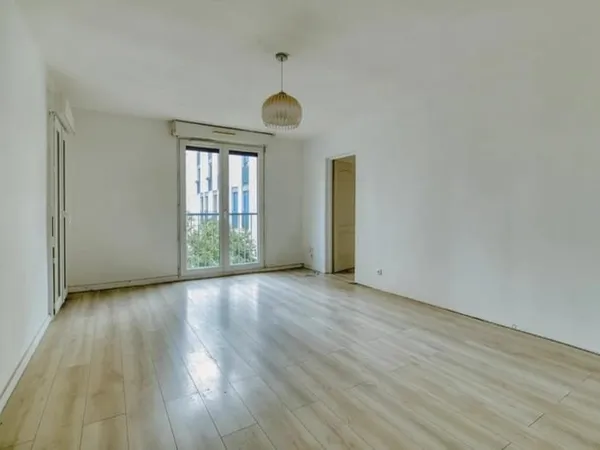 T4 lumineux avec grand balcon et parking