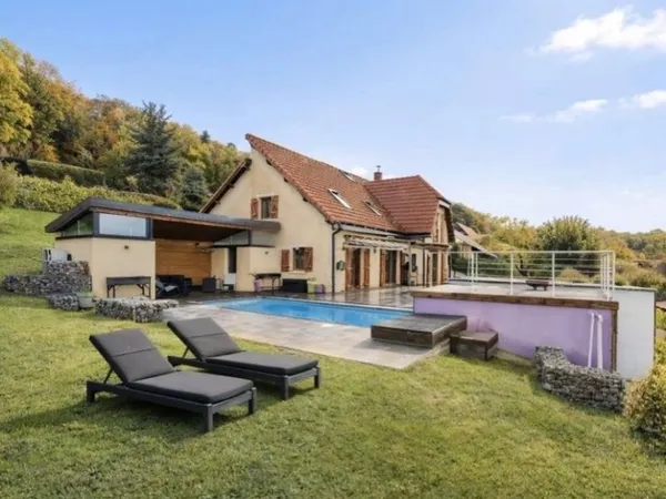 Villa 7 pièces 230 m²