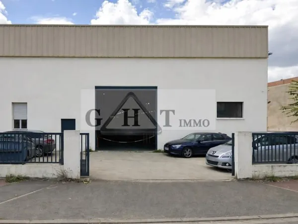 A VENDRE 700 M² ENTREPOT ET BUREAUX ARGENTEUIL