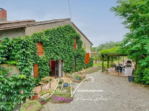 LEVIGNAC (31530) - Ancien corps de ferme de 152m² habitables + 120m² de dépendances sur 2900m² de te