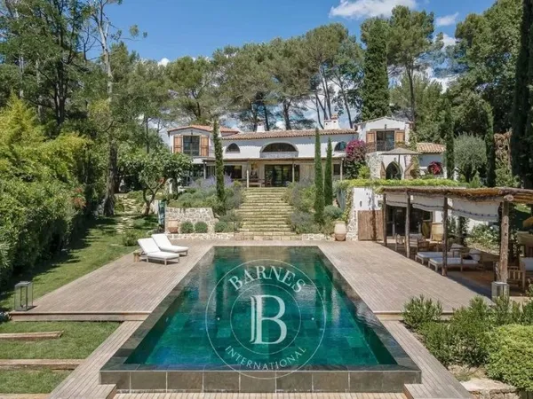 Villa 12 pièces 400 m²